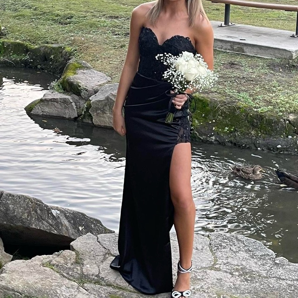 Elegant Black Strapless Evening Dress